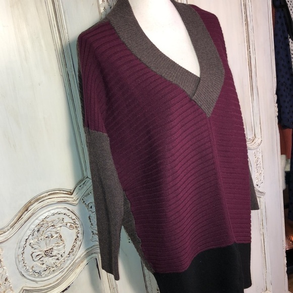 Color Block V Neck Mid Sleeve Tunic Sweater Size Small - Picture 3 of 11